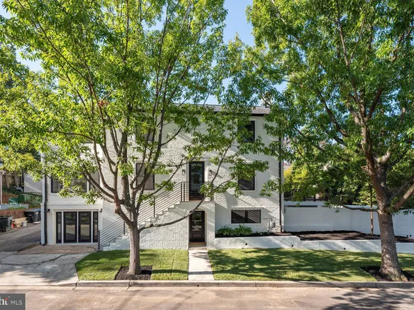 2916 Stephenson Pl NW, Washington, DC 20015