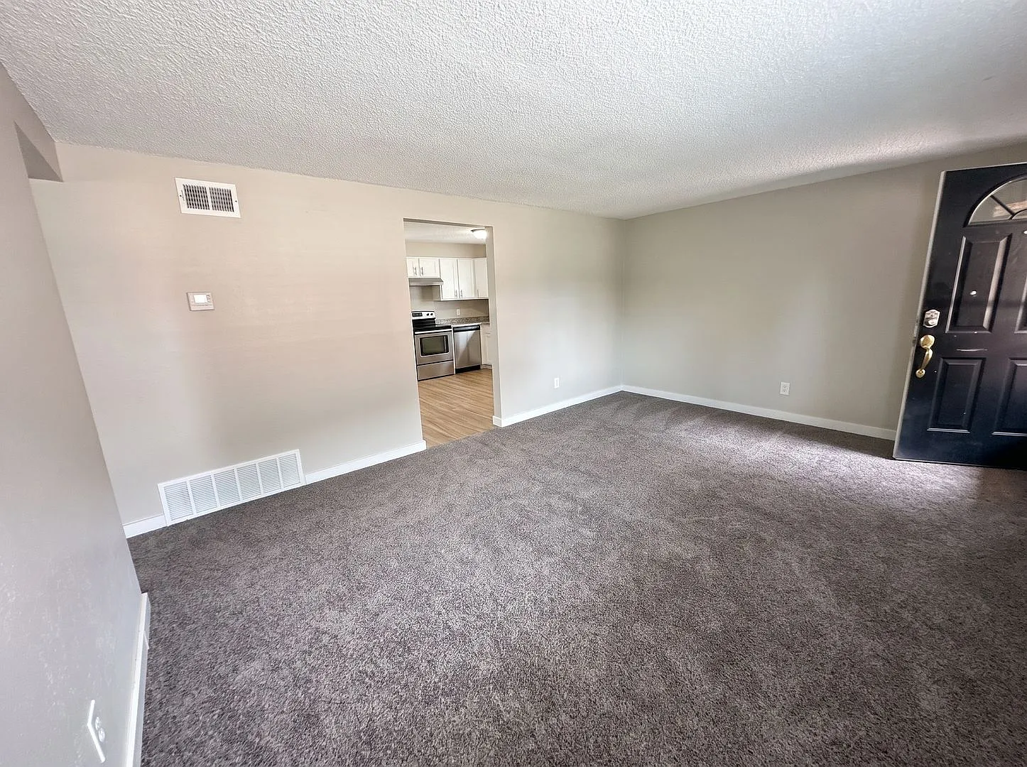 25767 Jellison St | 1 Month Free - Newly Renovated 2-Bed / 1 Bath Apartment In Lakewood! — Photo 4