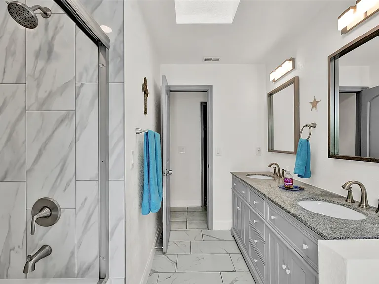 245 Country Circle Dr E — Photo 24