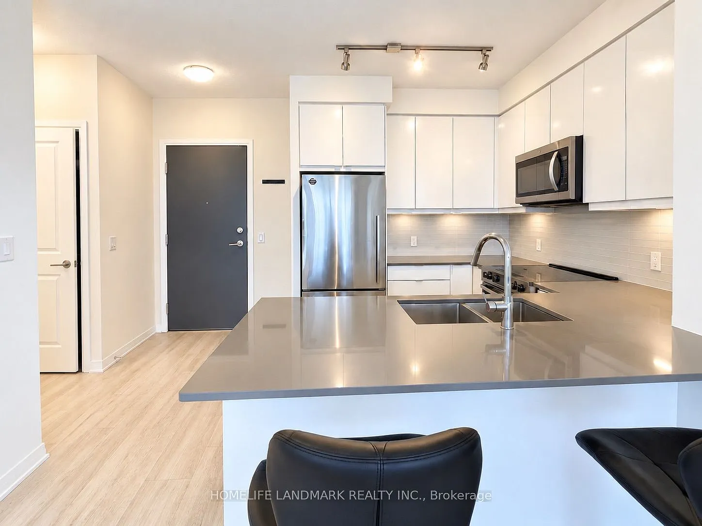 3 bed, $3,000 — Photo 3