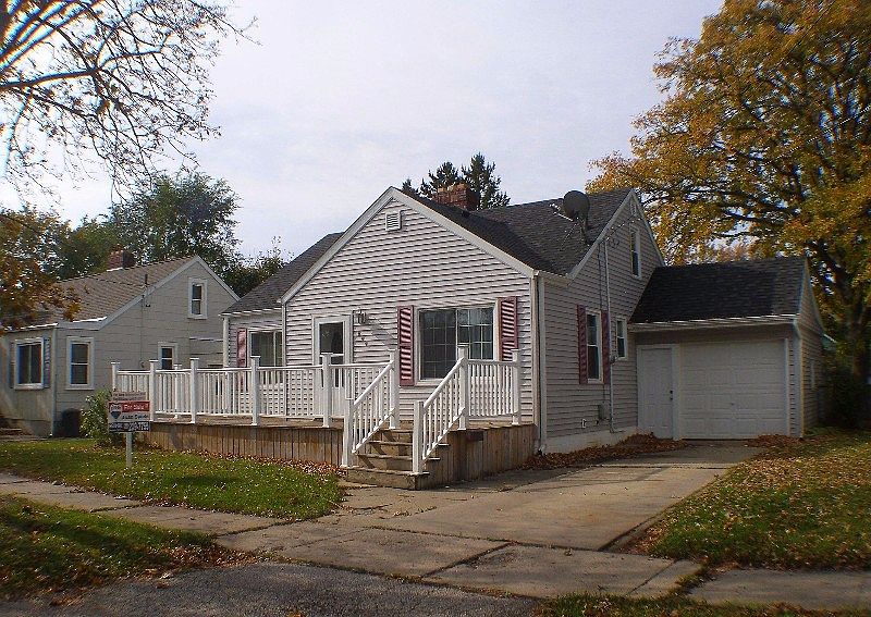 1st image of 604 Hart St