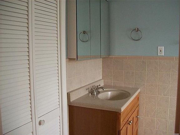 5th image of 73 Ellensue Dr