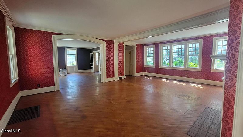 4th image of 74 Mohawk Street