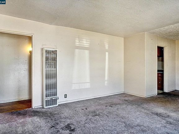 5th image of 226 Tunis Rd