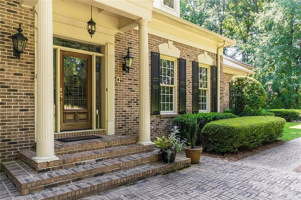 7 bed, 9.0 bath, 10097 sqft, $9,000 — Photo 2