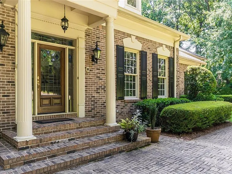 565 River Chase Point — Photo 2