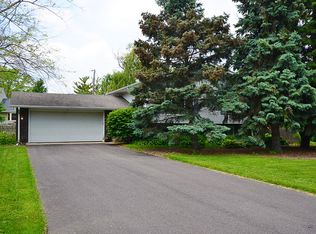 11 Mayflower Dr, Batavia, IL 60510