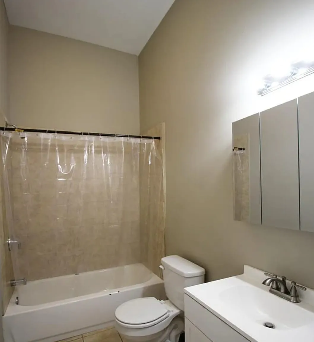 870 N 44th St — Photo 2