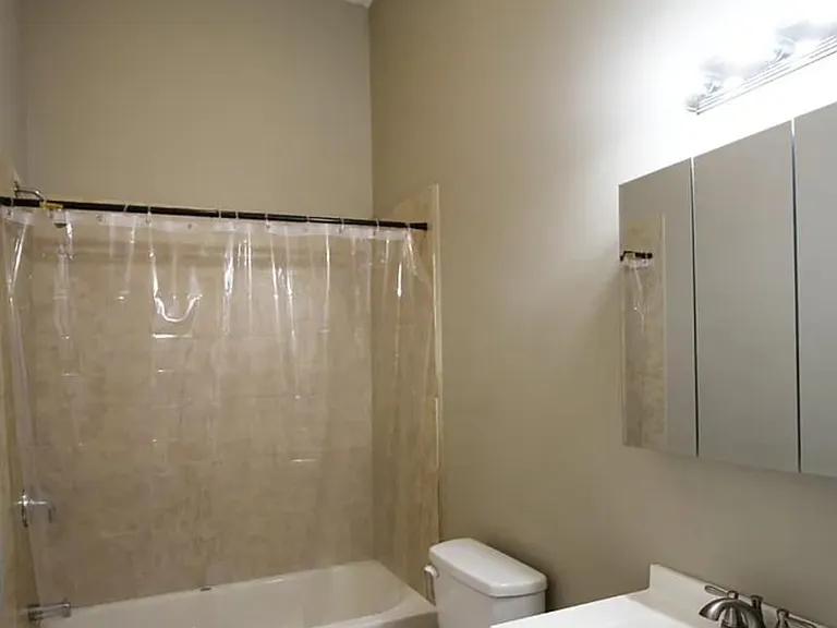 870 N 44th St #2R — Photo 2