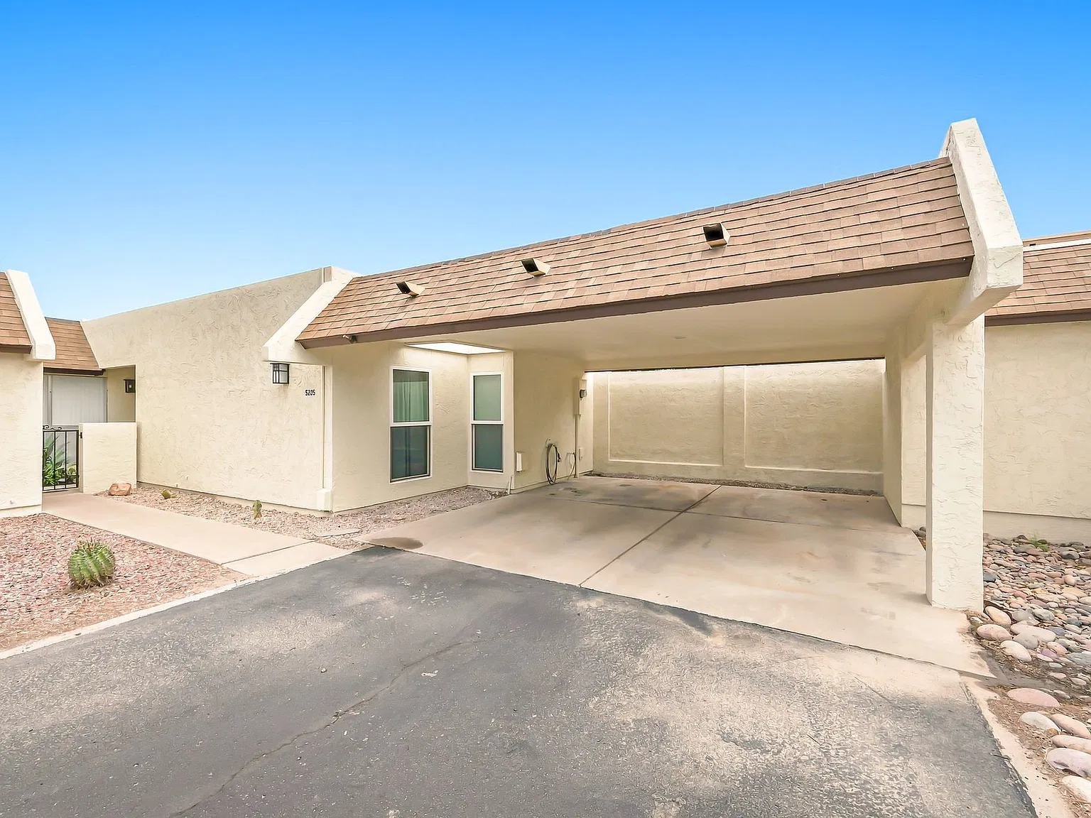 3 bed, 1368 sqft, $2,200 — Photo 1