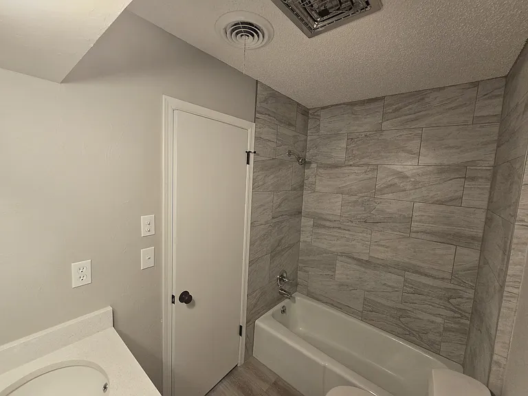 1303 Canterbury Blvd — Photo 16