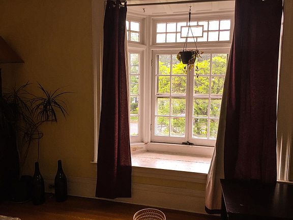 Great bay window in livingroom