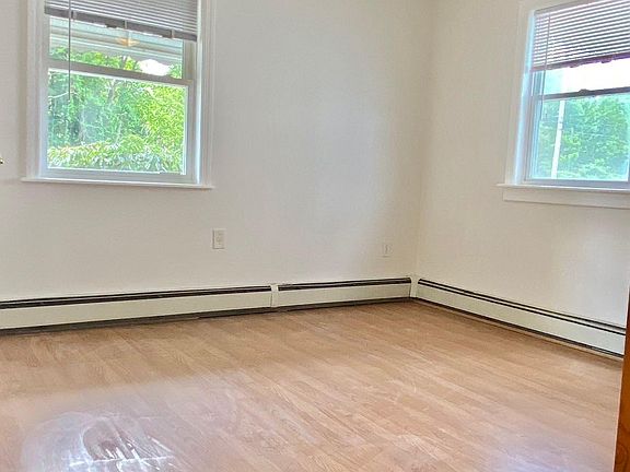 5th image of 16463 Underhill Ave