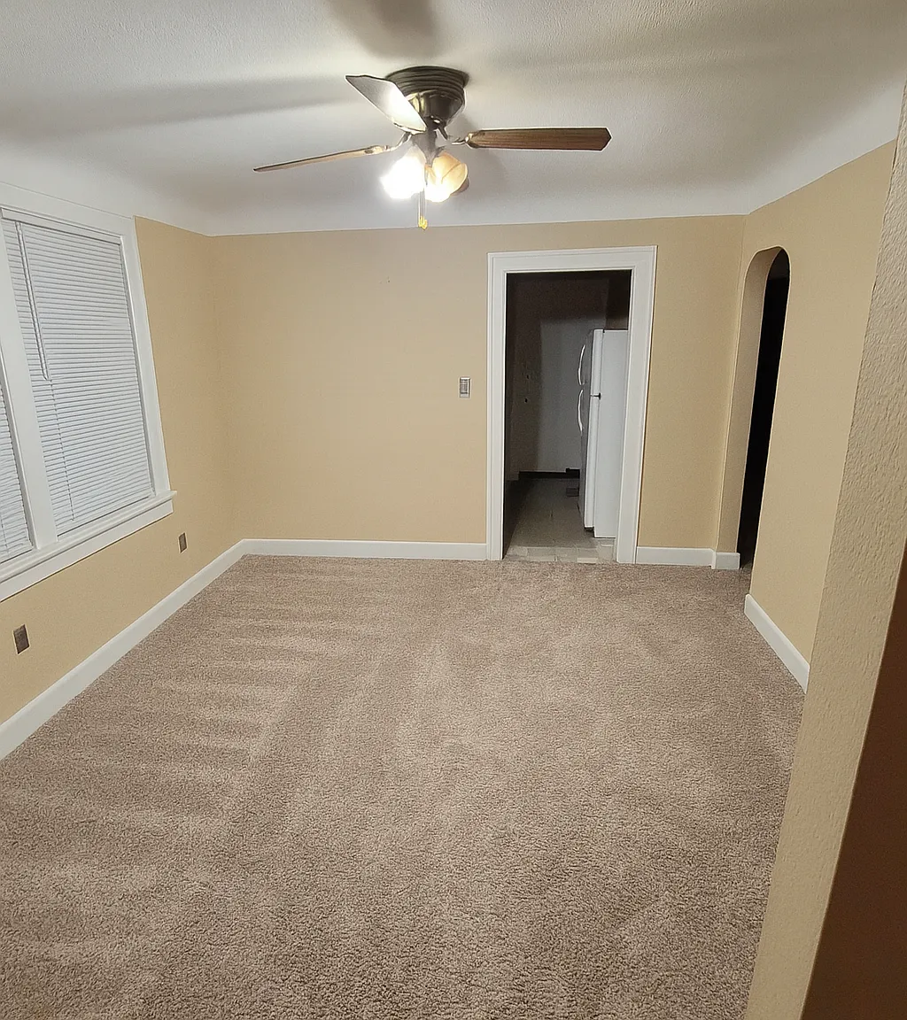 2309 Burnside Ave — Photo 2