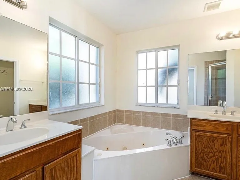 27025 SW 142nd Ave — Photo 4