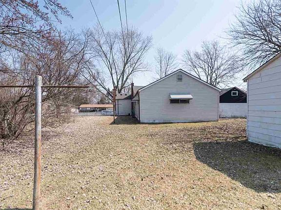 4th image of 47455 Pinecrest Dr