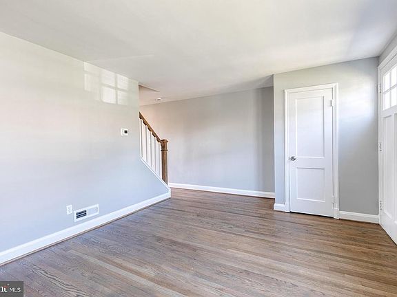 3rd image of 633 Lucia Ave