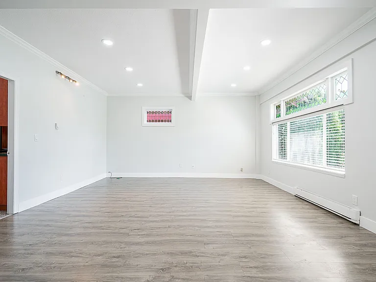 2915 W 5th Ave — Photo 3
