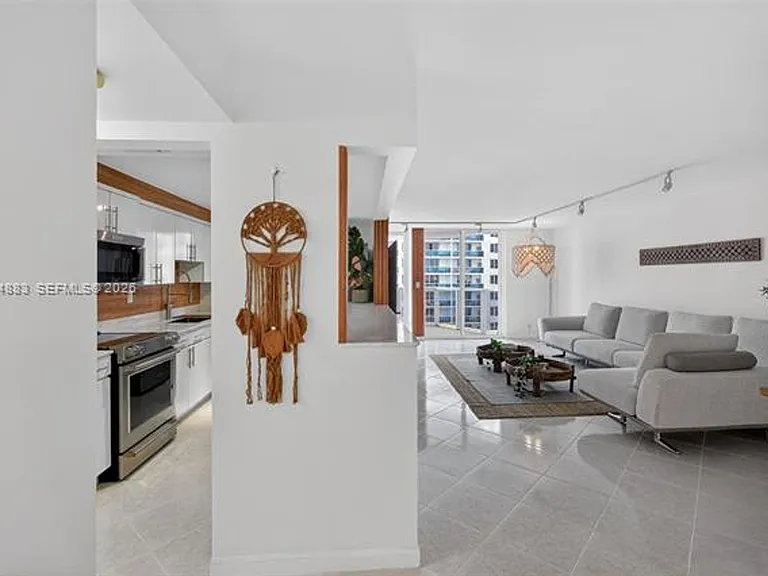 2401 Collins Ave #1406 — Photo 37