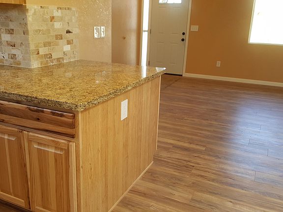 3rd image of 2821 N Meadowlark Dr
