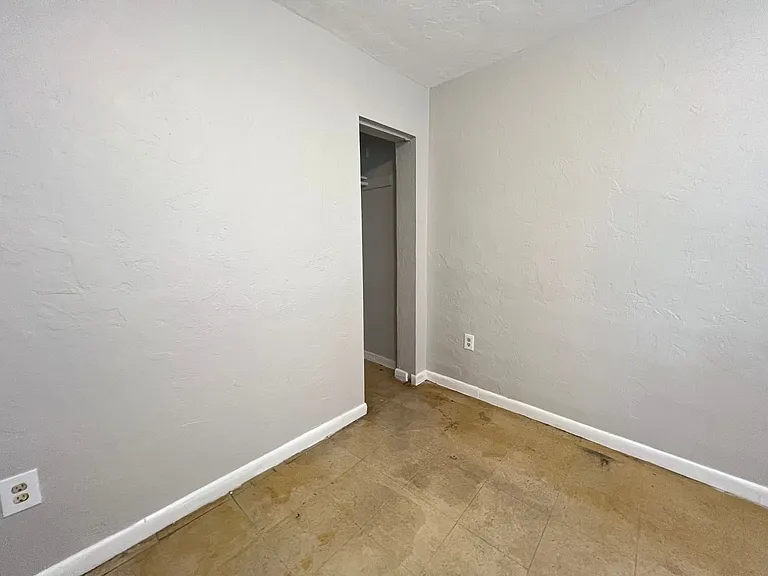 1210 NW 2nd Ave — Photo 4