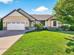 899 Lotus Trl, Menasha, WI 54952