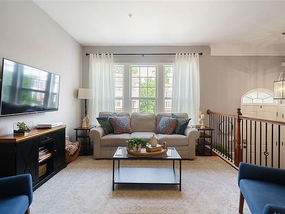 4th image of 211 Balaban Cir