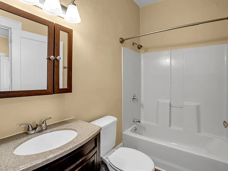 205 Croft St — Photo 21