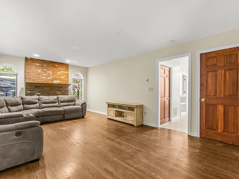 33 Serafin Ct — Photo 10