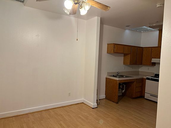 3rd image of 256 N Main St APT 4