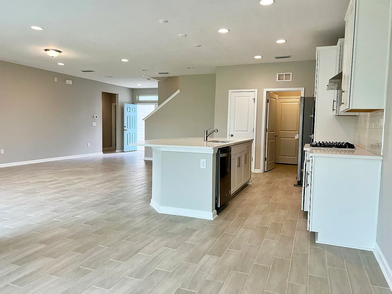 4 bed, 2210 sqft, $2,700 — Photo 4