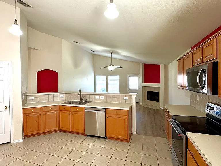 5301 Comanche Wells Dr — Photo 5