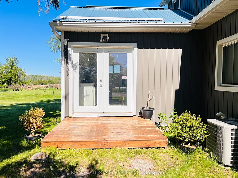 25607 Woodbine Ave — Photo 11