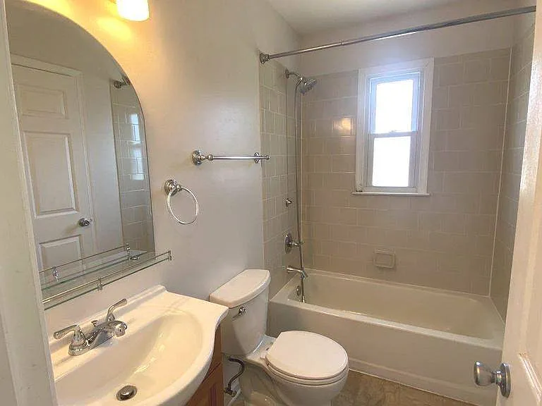 7625 Post Rd — Photo 3