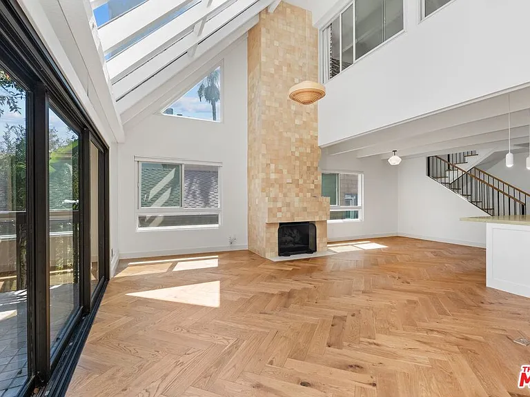 33 E Reef St #4 — Photo 3