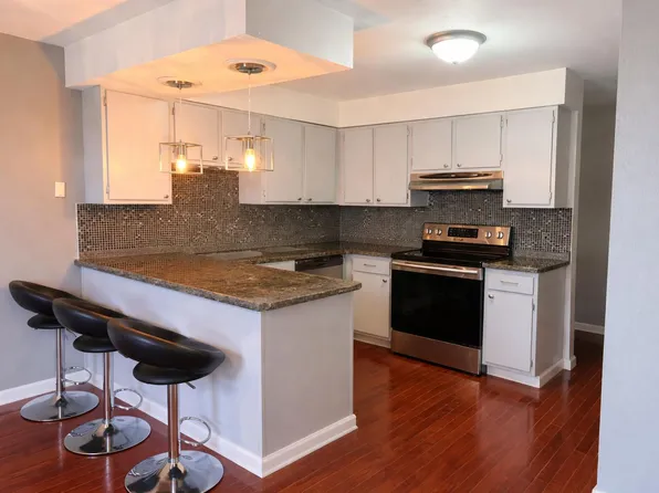 2 Southcreek Ct #D, East Amherst, NY 14051