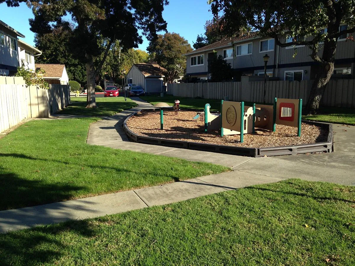 3 bed, 1230 sqft, $3,950 — Photo 3