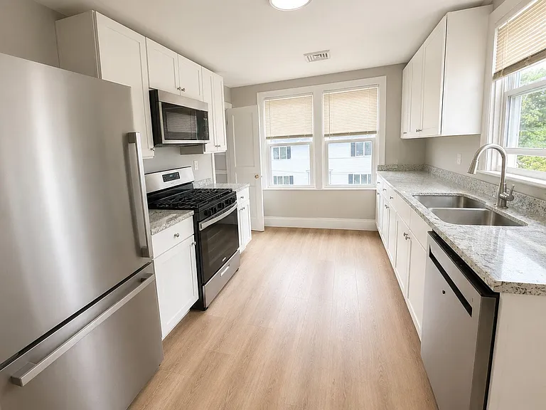 172 Fruit Hill Ave — Photo 2
