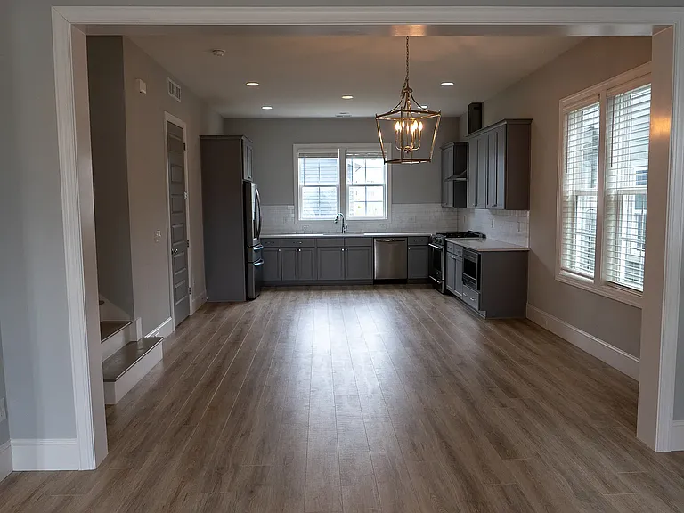 1113 Starkville St — Photo 3