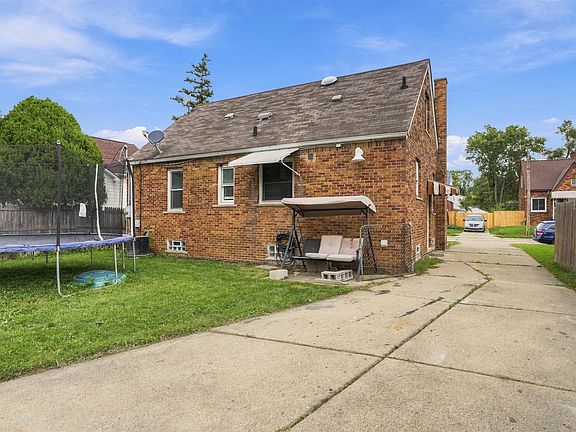 4th image of 7544 Fisher Ave
