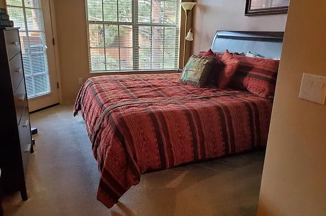 2 bed, 1.5 bath, 923 sqft, $1,800 — Photo 4