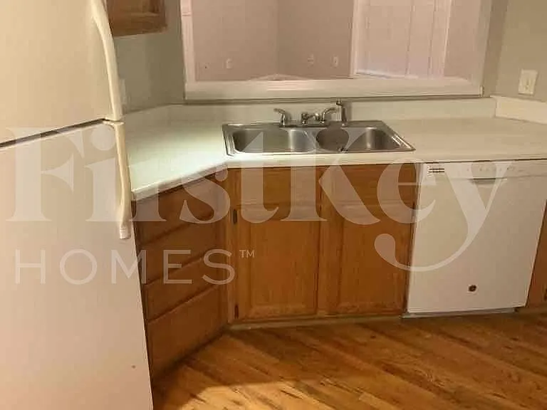6550 Remington Dr — Photo 5