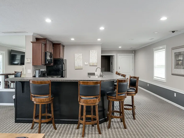Knob Hill Apartments — Photo 21