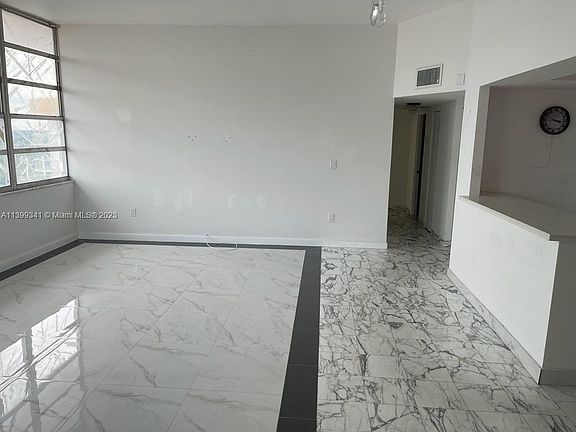 4th image of 1301 Miami Gardens Dr APT 1715W