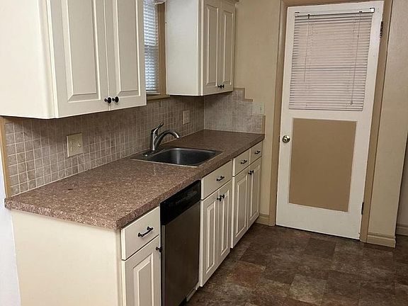3rd image of 1224 S Jefferson