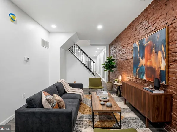 2011 N Pulaski St, Baltimore, MD 21217