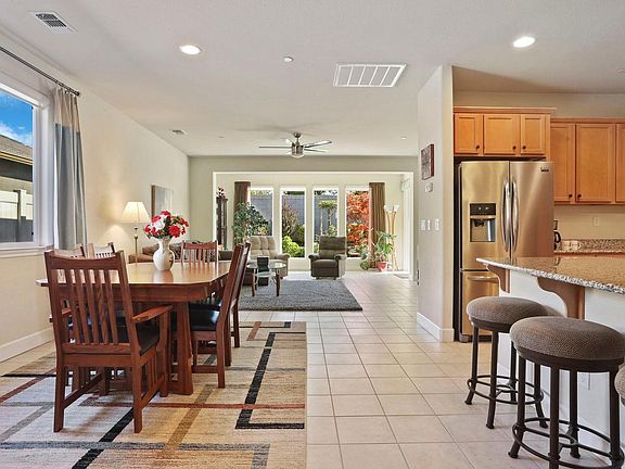 5th image of 2722 Roseberry Ave