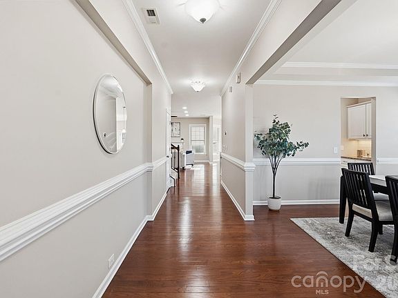 3rd image of 226 Hawks Creek Pkwy