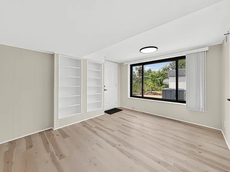 437 Warfield Ave — Photo 36