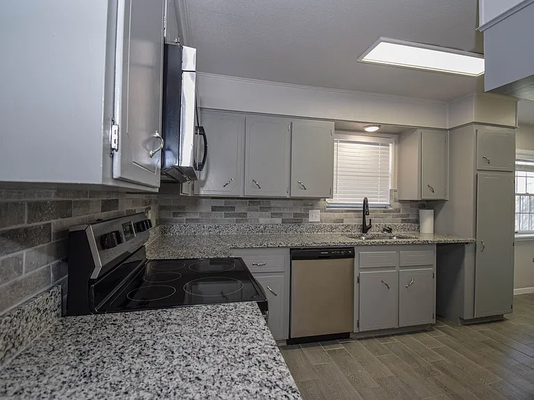 205 Tanglewood Rd — Photo 24